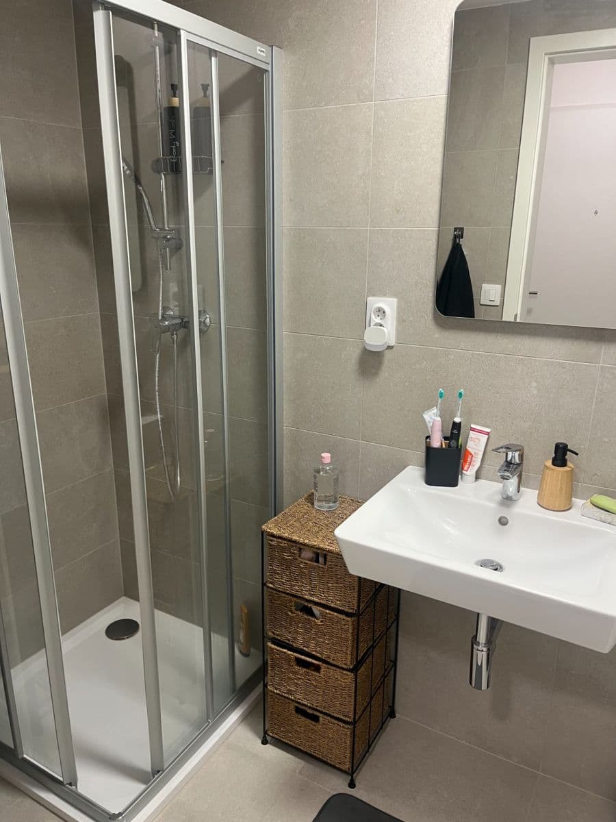 Prenájom bytu 2-izbový 48 m², Českobrodská, Praha, Praha Prenájom bytu 2-izbový 48 m², Českobrodská, Praha, Praha