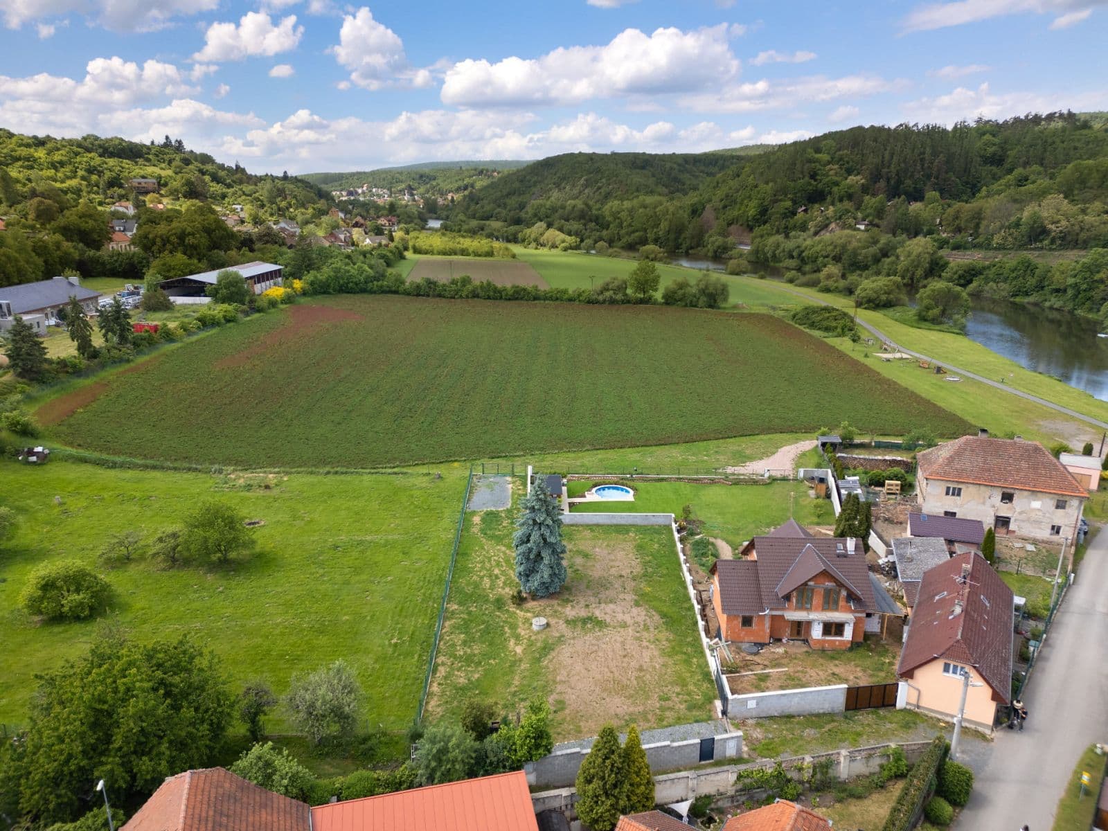 Predaj pozemku 1.046 m², Nižbor, Středočeský kraj Predaj pozemku 1.046 m², Nižbor, Středočeský kraj