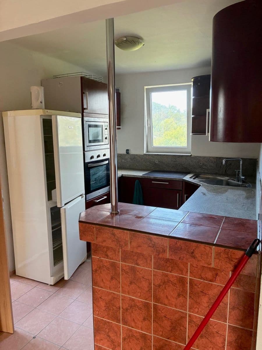 Prenájom bytu 3-izbový 71 m², Bitozeves, Ústecký kraj Prenájom bytu 3-izbový 71 m², Bitozeves, Ústecký kraj
