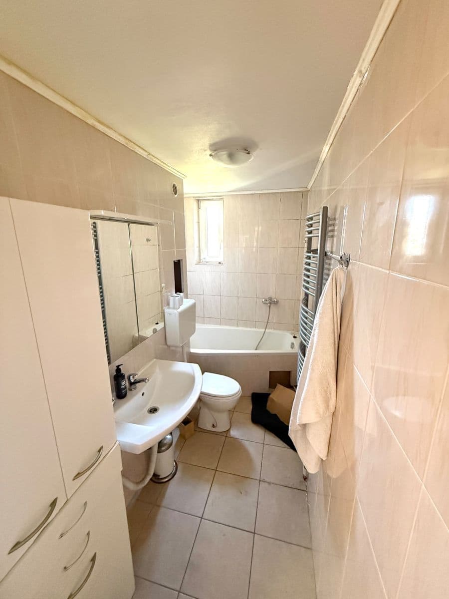 Prenájom bytu 3-izbový 71 m², Bitozeves, Ústecký kraj Prenájom bytu 3-izbový 71 m², Bitozeves, Ústecký kraj