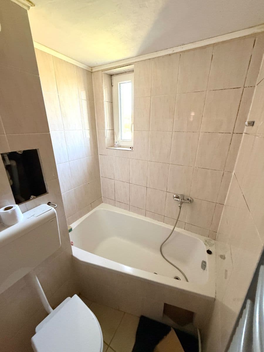 Prenájom bytu 3-izbový 71 m², Bitozeves, Ústecký kraj Prenájom bytu 3-izbový 71 m², Bitozeves, Ústecký kraj