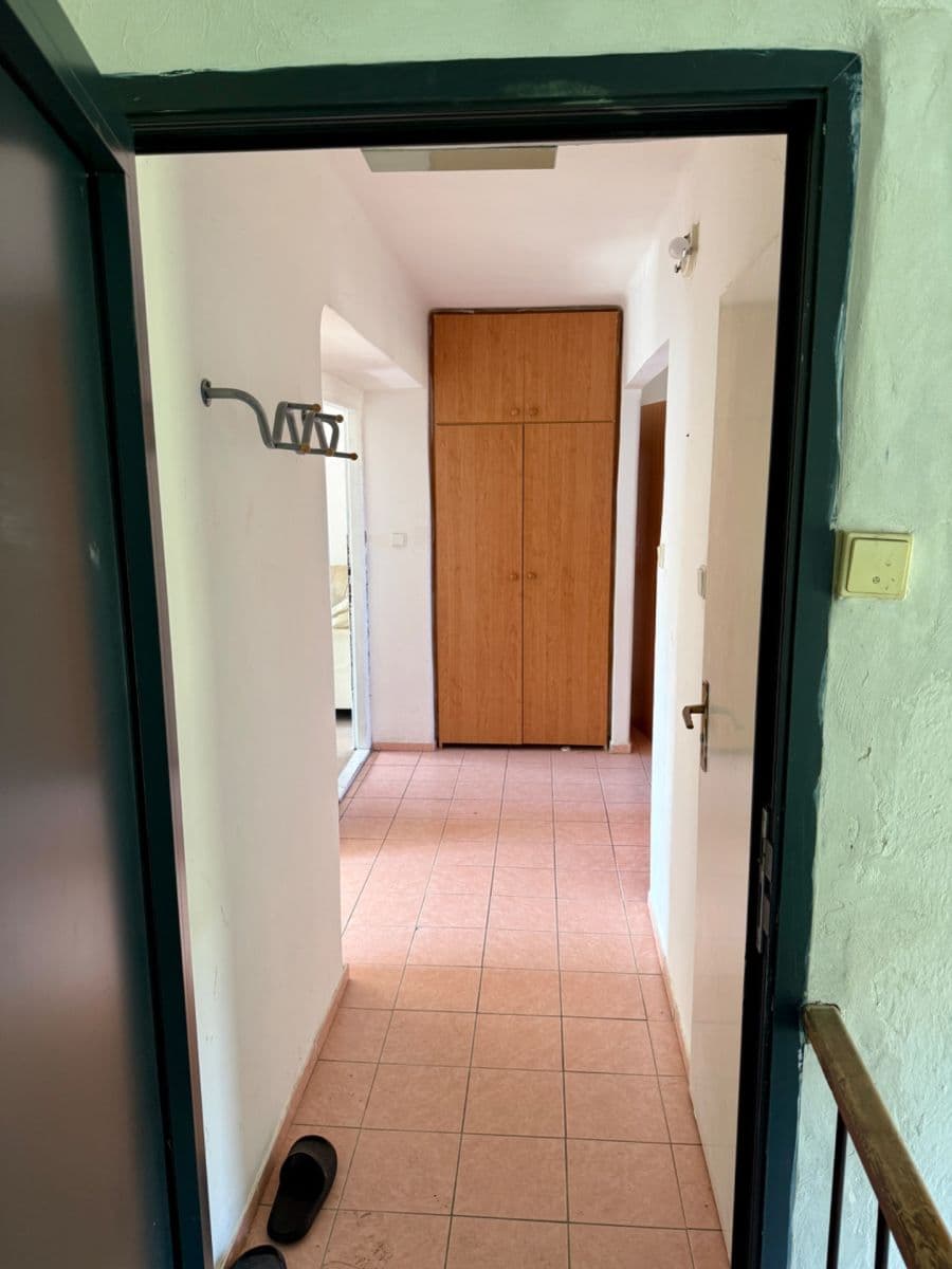 Prenájom bytu 3-izbový 71 m², Bitozeves, Ústecký kraj Prenájom bytu 3-izbový 71 m², Bitozeves, Ústecký kraj