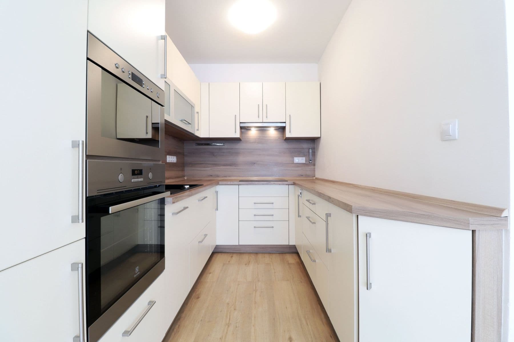 Prenájom bytu 3-izbový 57 m², Svojšovická, Praha, Praha Prenájom bytu 3-izbový 57 m², Svojšovická, Praha, Praha
