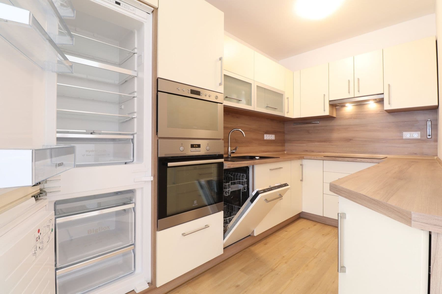 Prenájom bytu 3-izbový 57 m², Svojšovická, Praha, Praha Prenájom bytu 3-izbový 57 m², Svojšovická, Praha, Praha