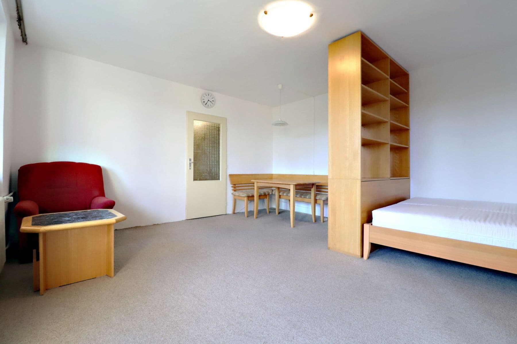 Prenájom bytu 1-izbový 37 m², Vyžlovská, Praha, Praha Prenájom bytu 1-izbový 37 m², Vyžlovská, Praha, Praha