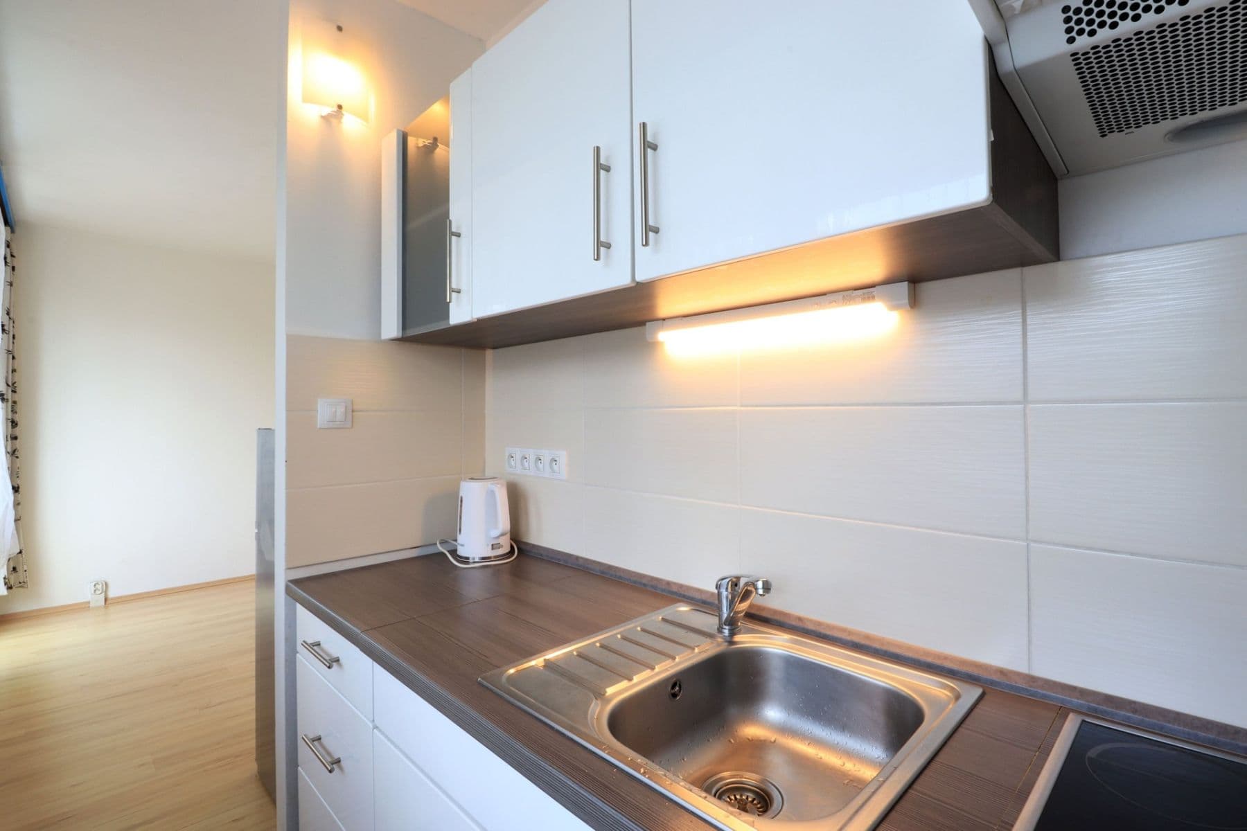 Prenájom bytu 1-izbový 33 m², Hurbanova, Praha, Praha Prenájom bytu 1-izbový 33 m², Hurbanova, Praha, Praha