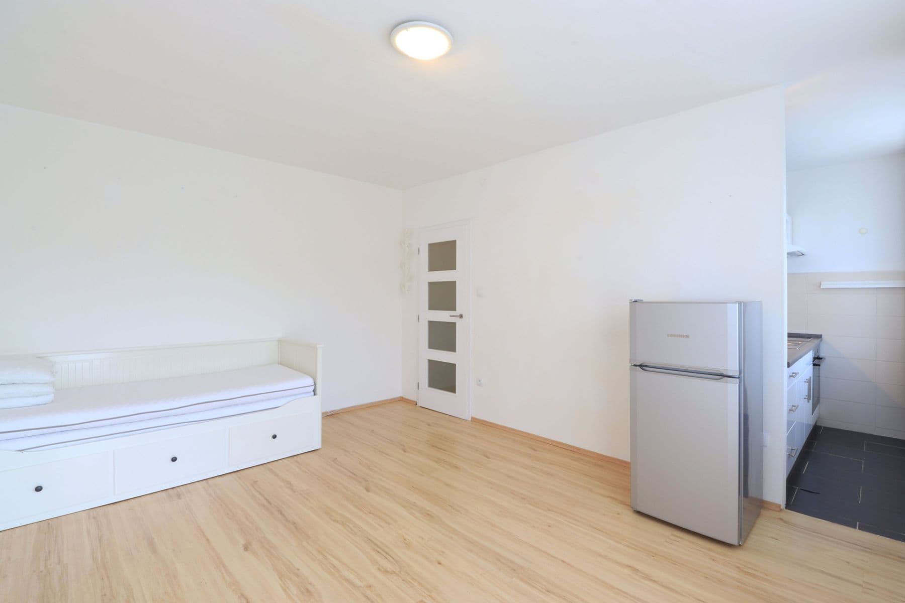 Prenájom bytu 1-izbový 33 m², Hurbanova, Praha, Praha Prenájom bytu 1-izbový 33 m², Hurbanova, Praha, Praha