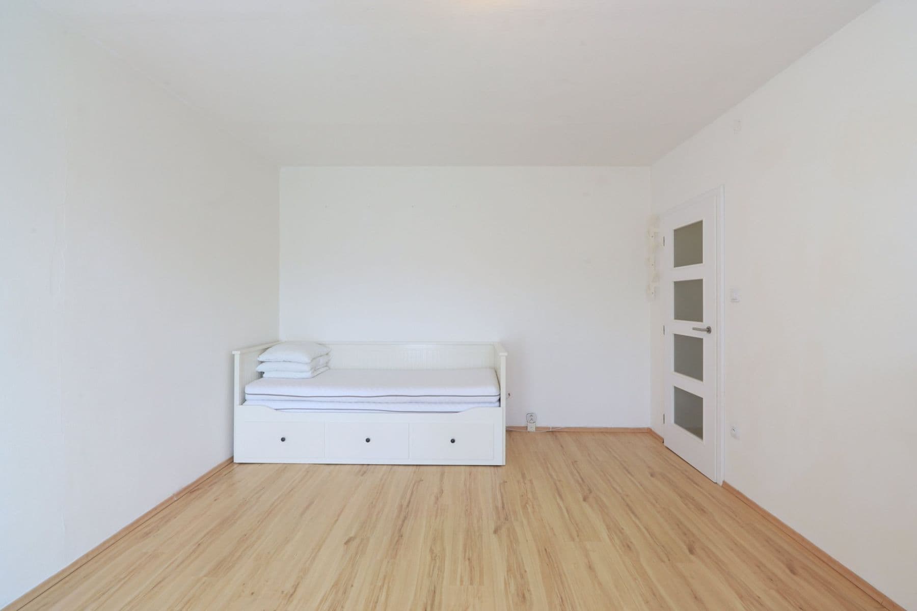 Prenájom bytu 1-izbový 33 m², Hurbanova, Praha, Praha Prenájom bytu 1-izbový 33 m², Hurbanova, Praha, Praha