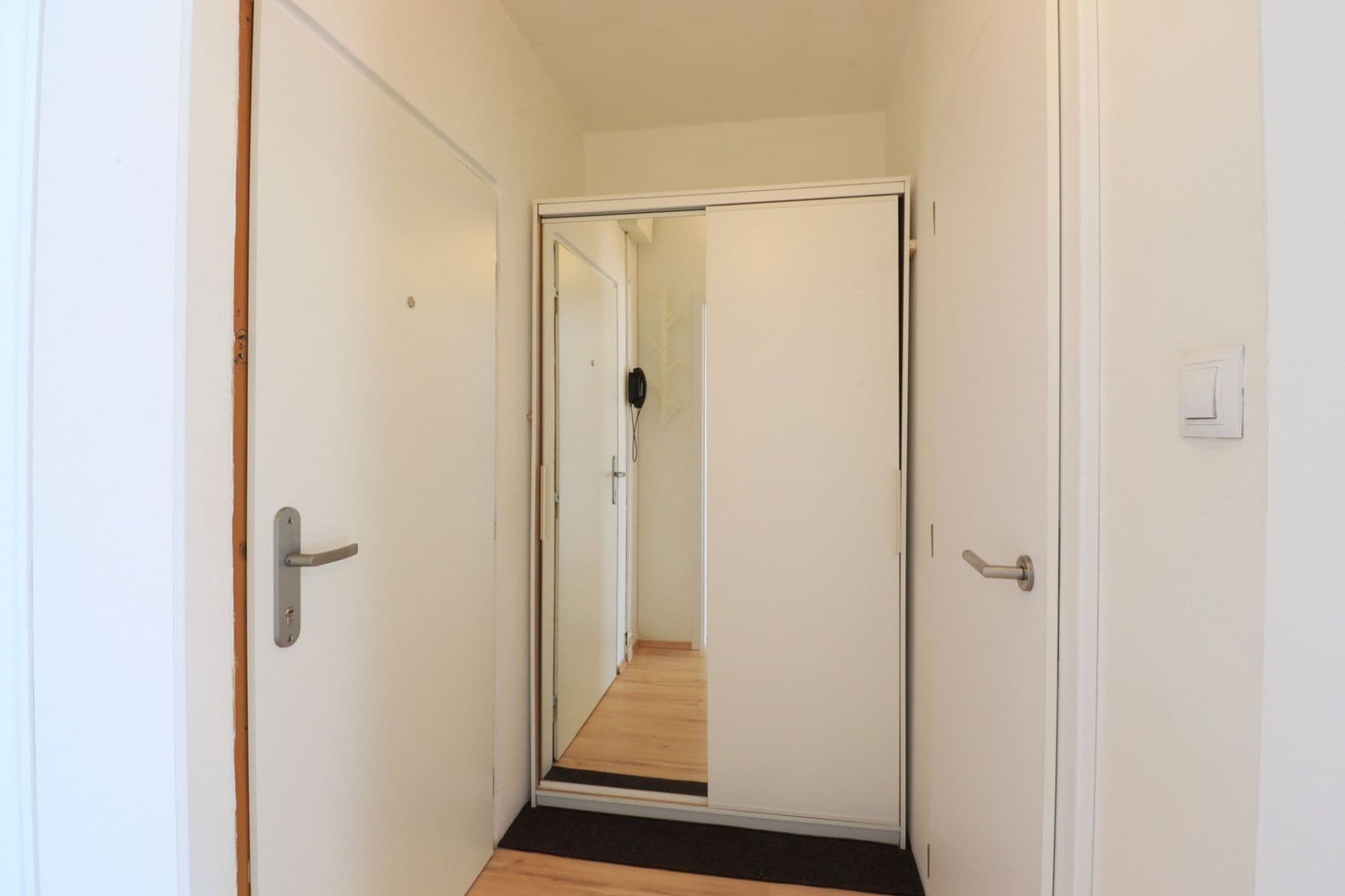 Prenájom bytu 1-izbový 33 m², Hurbanova, Praha, Praha Prenájom bytu 1-izbový 33 m², Hurbanova, Praha, Praha