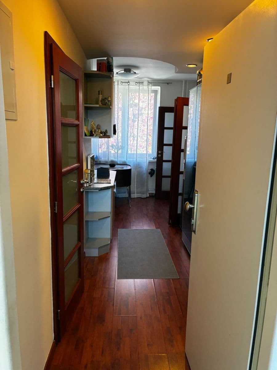 Prenájom bytu 1-izbový 36 m², Nad ostrovem, Praha, Praha Prenájom bytu 1-izbový 36 m², Nad ostrovem, Praha, Praha