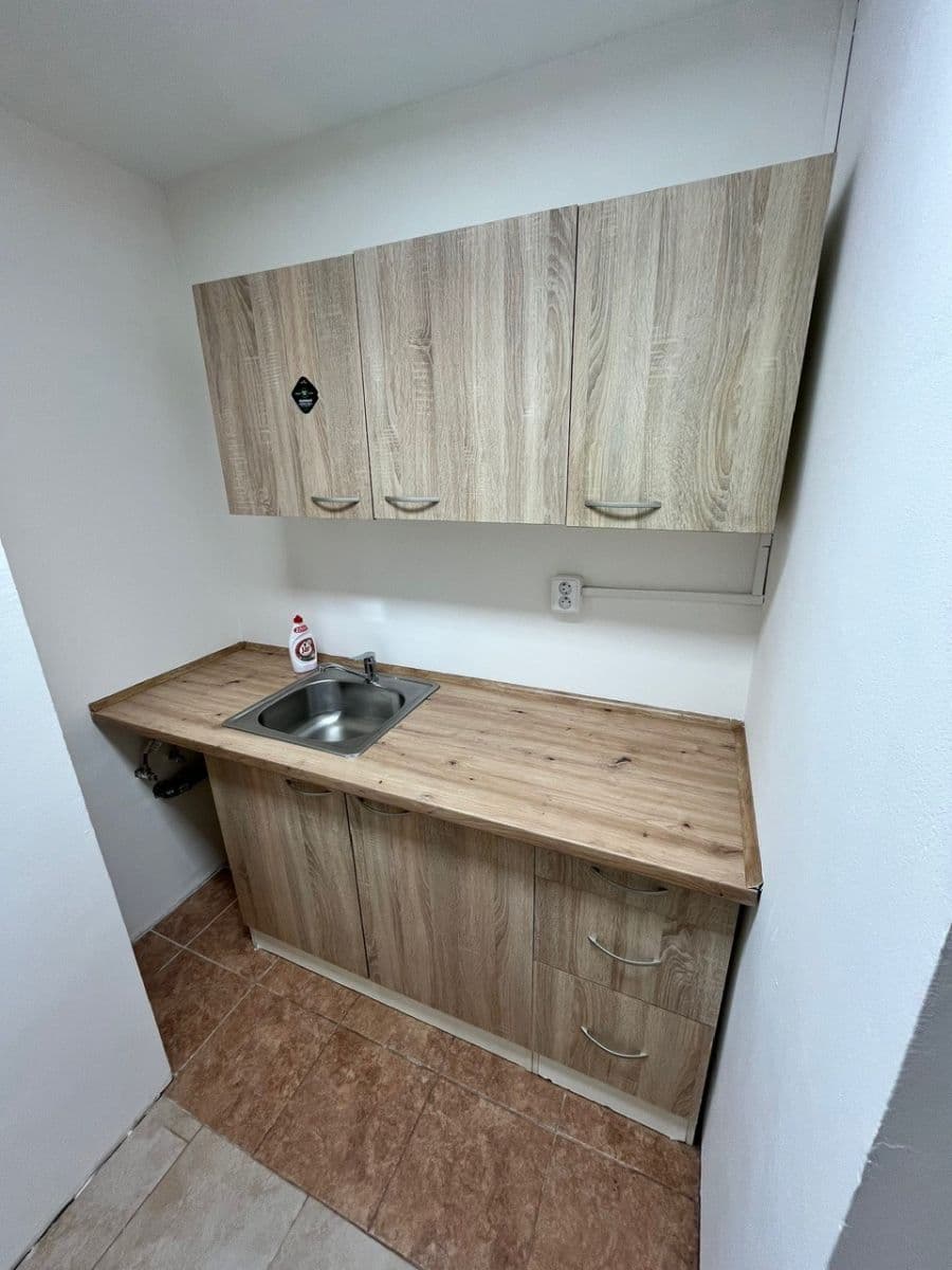 Prenájom bytu 1-izbový 40 m², Užocká, Praha, Praha Prenájom bytu 1-izbový 40 m², Užocká, Praha, Praha