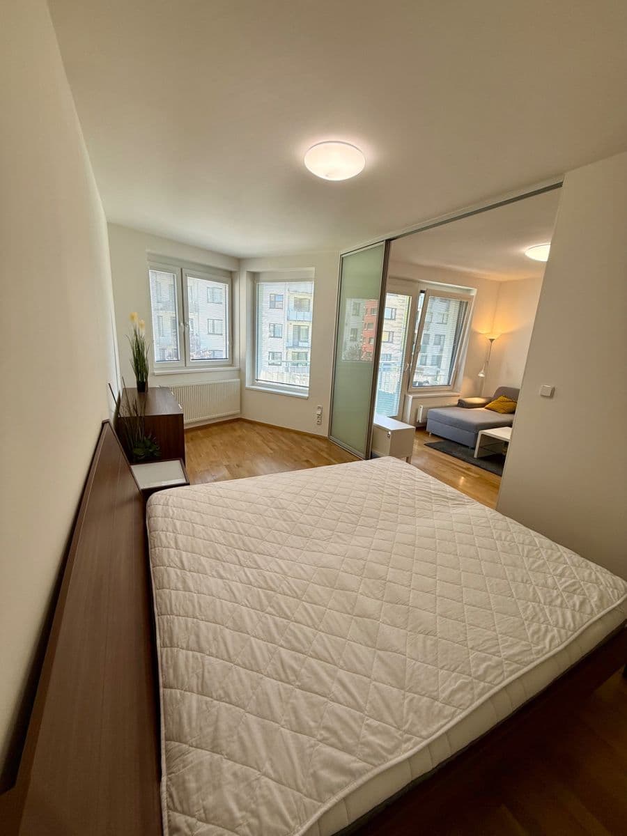 Prenájom bytu 2-izbový 53 m², Makedonská, Praha, Praha Prenájom bytu 2-izbový 53 m², Makedonská, Praha, Praha