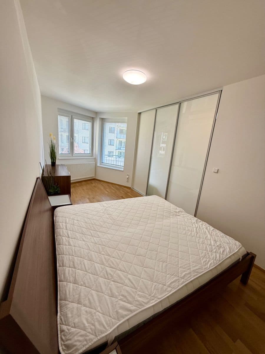 Prenájom bytu 2-izbový 53 m², Makedonská, Praha, Praha Prenájom bytu 2-izbový 53 m², Makedonská, Praha, Praha