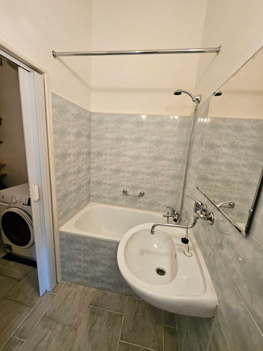 Prenájom bytu 2-izbový 53 m², Uruguayská, Praha, Praha Prenájom bytu 2-izbový 53 m², Uruguayská, Praha, Praha