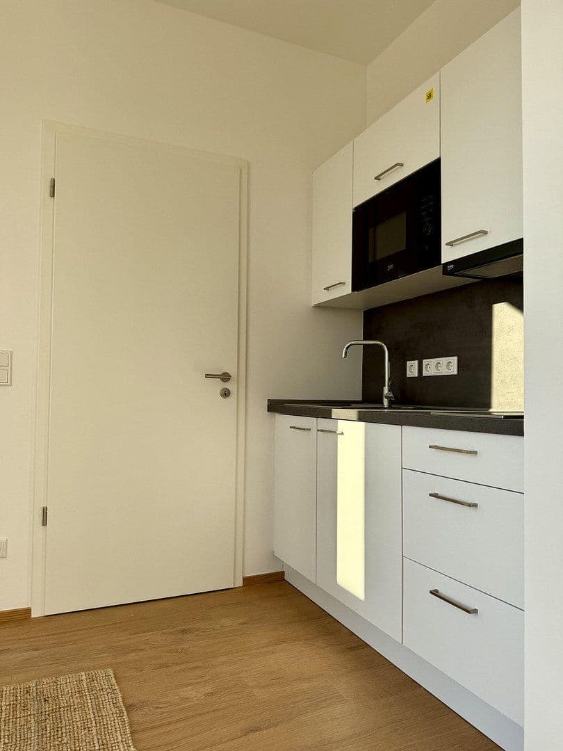 Prenájom bytu 1-izbový 30 m², Berlin, Berlín Prenájom bytu 1-izbový 30 m², Berlin, Berlín
