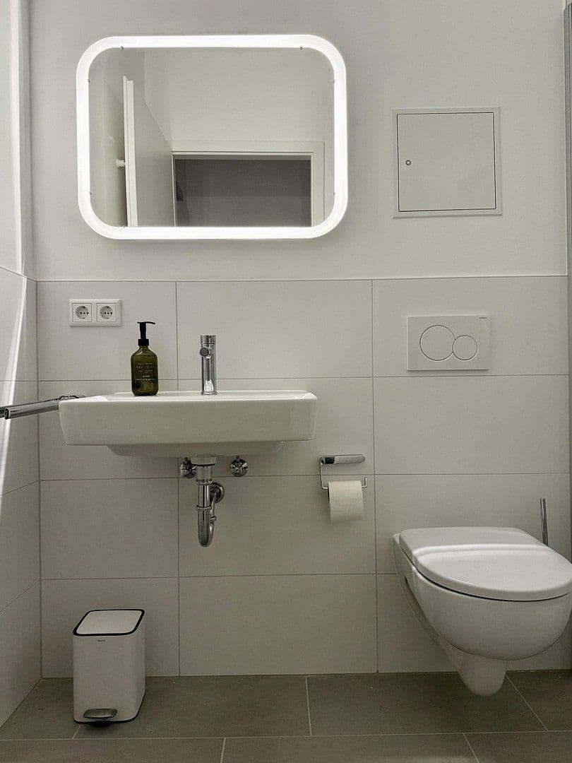 Prenájom bytu 1-izbový 30 m², Berlin, Berlín Prenájom bytu 1-izbový 30 m², Berlin, Berlín