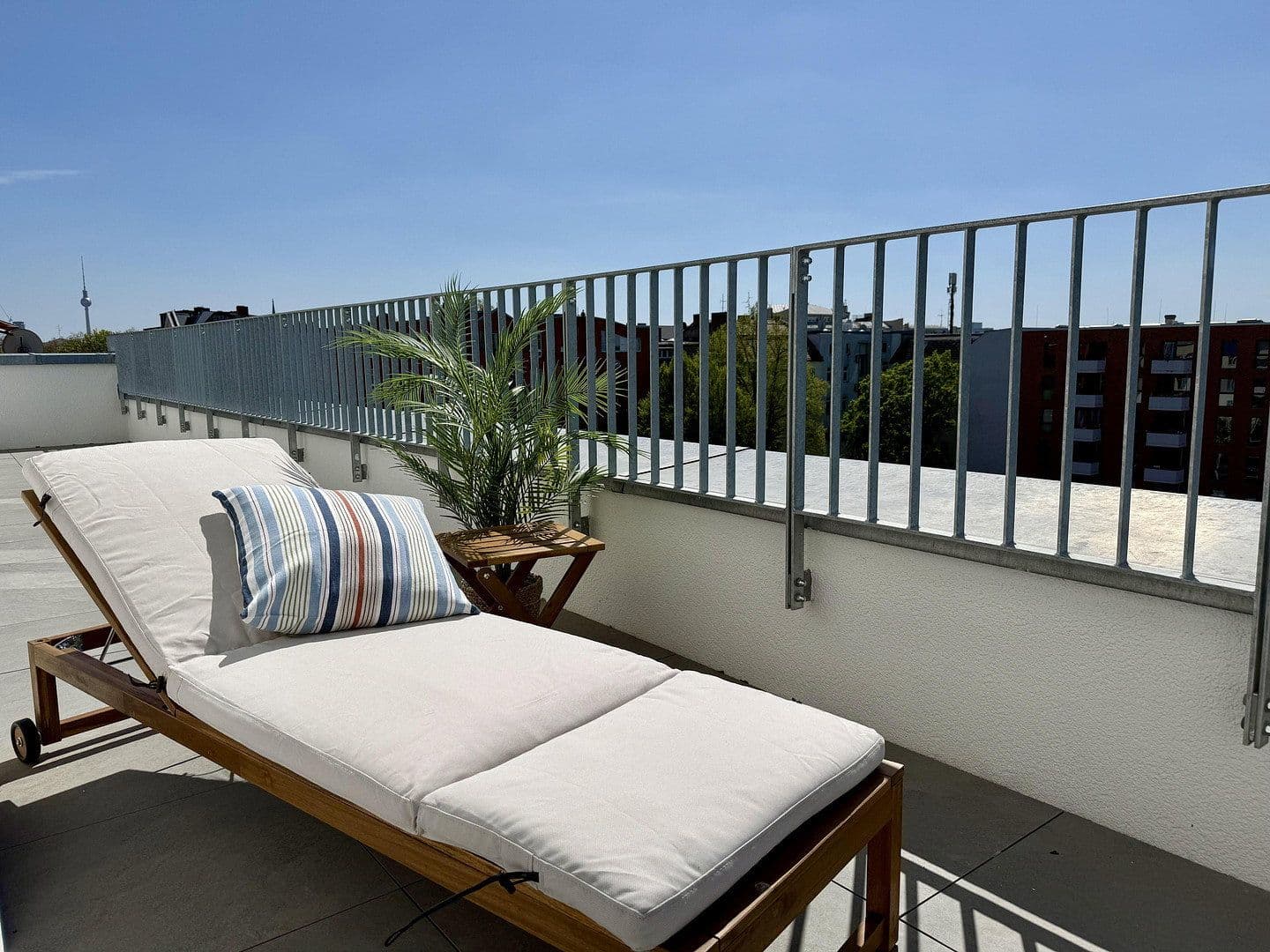 Prenájom bytu 1-izbový 30 m², Berlin, Berlín Prenájom bytu 1-izbový 30 m², Berlin, Berlín