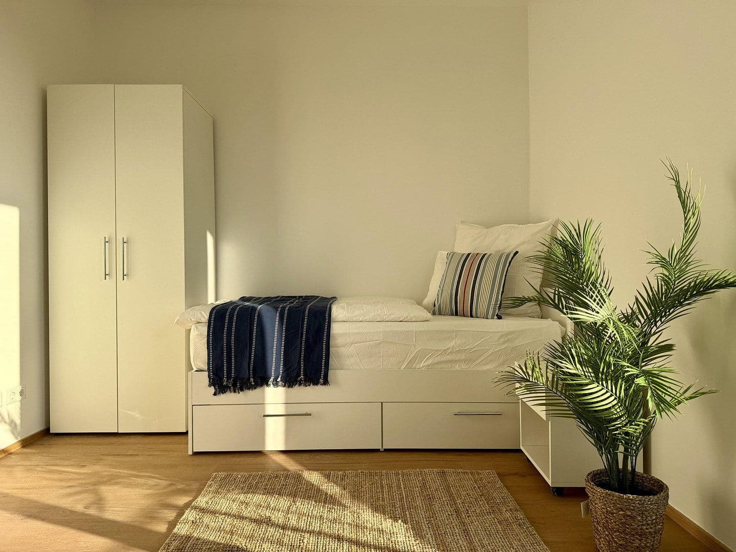 Prenájom bytu 1-izbový 30 m², Berlin, Berlín Prenájom bytu 1-izbový 30 m², Berlin, Berlín