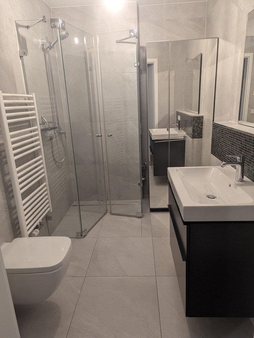 Prenájom bytu 4-izbový 120 m², München, Bavorsko Prenájom bytu 4-izbový 120 m², München, Bavorsko