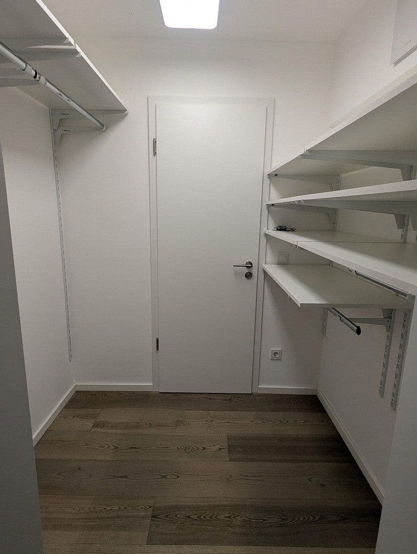 Prenájom bytu 4-izbový 120 m², München, Bavorsko Prenájom bytu 4-izbový 120 m², München, Bavorsko