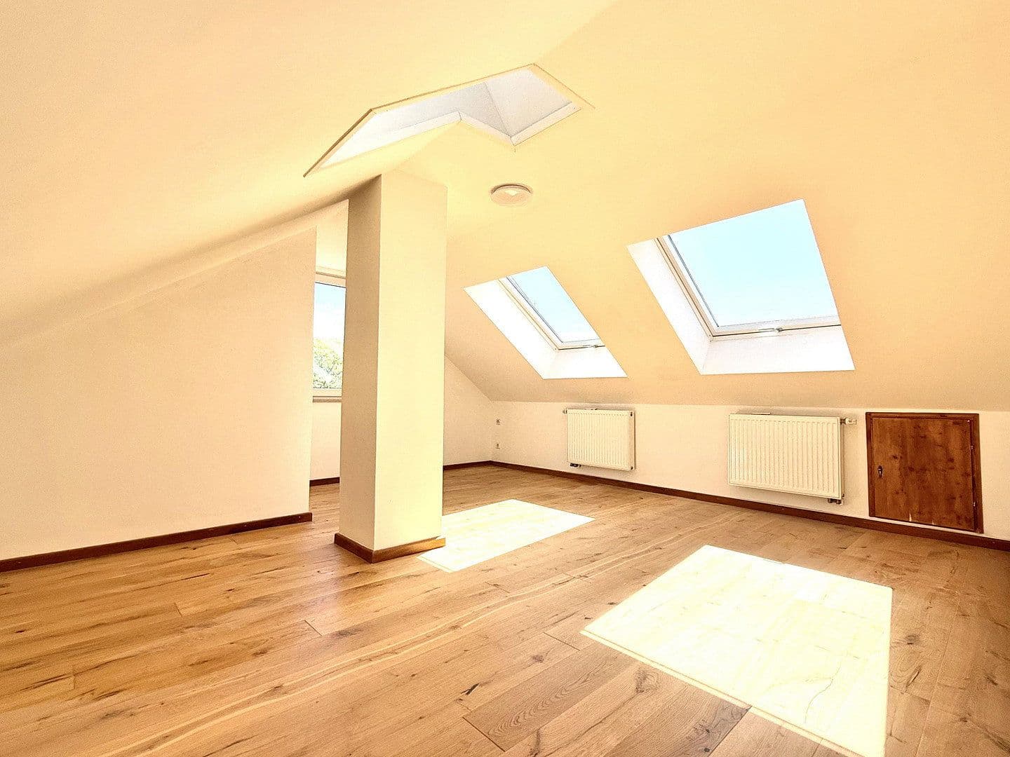 Predaj domu 91 m², pozemek 341 m², Kriftel, Hesensko Predaj domu 91 m², pozemek 341 m², Kriftel, Hesensko