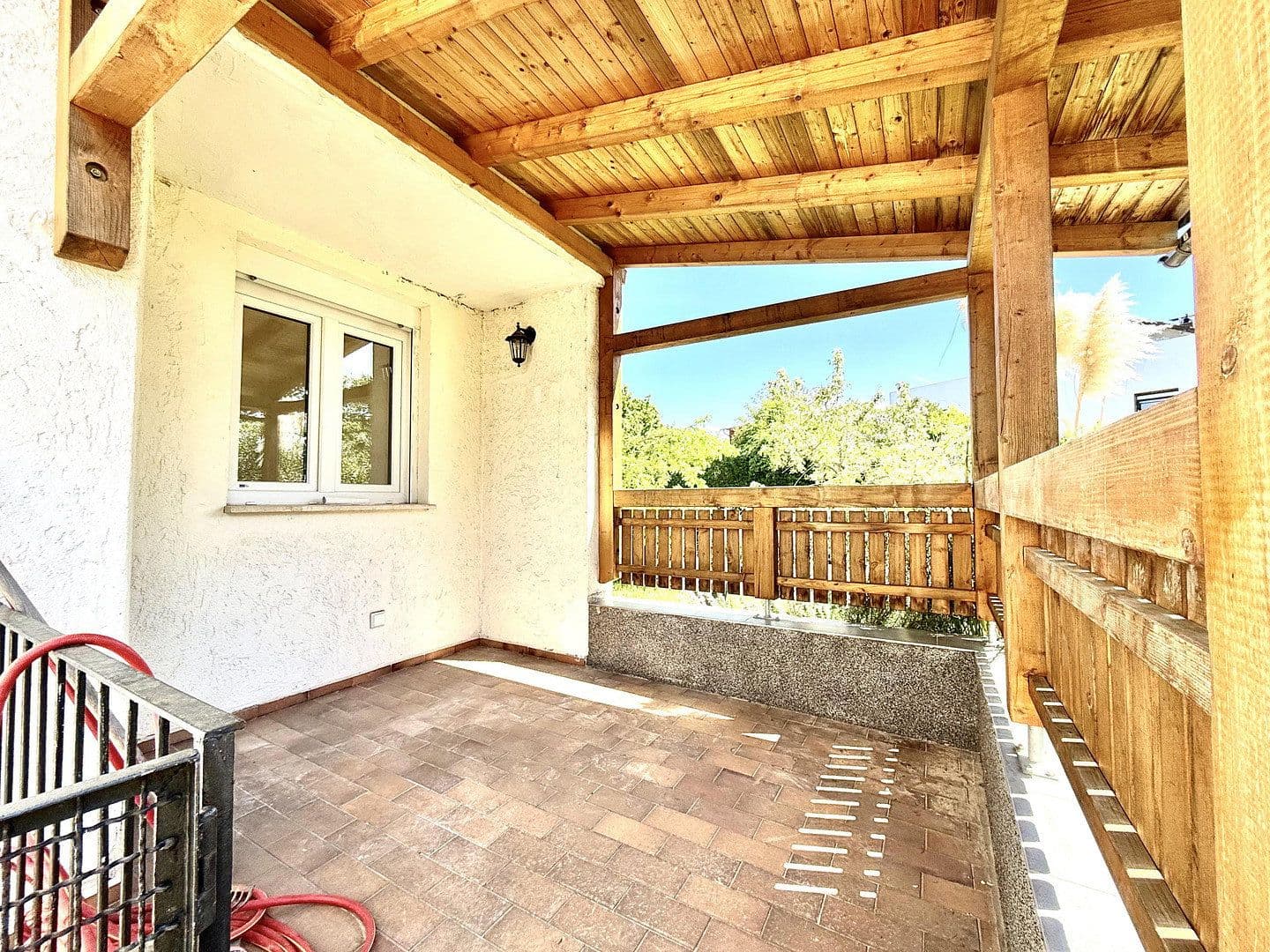Predaj domu 91 m², pozemek 341 m², Kriftel, Hesensko Predaj domu 91 m², pozemek 341 m², Kriftel, Hesensko