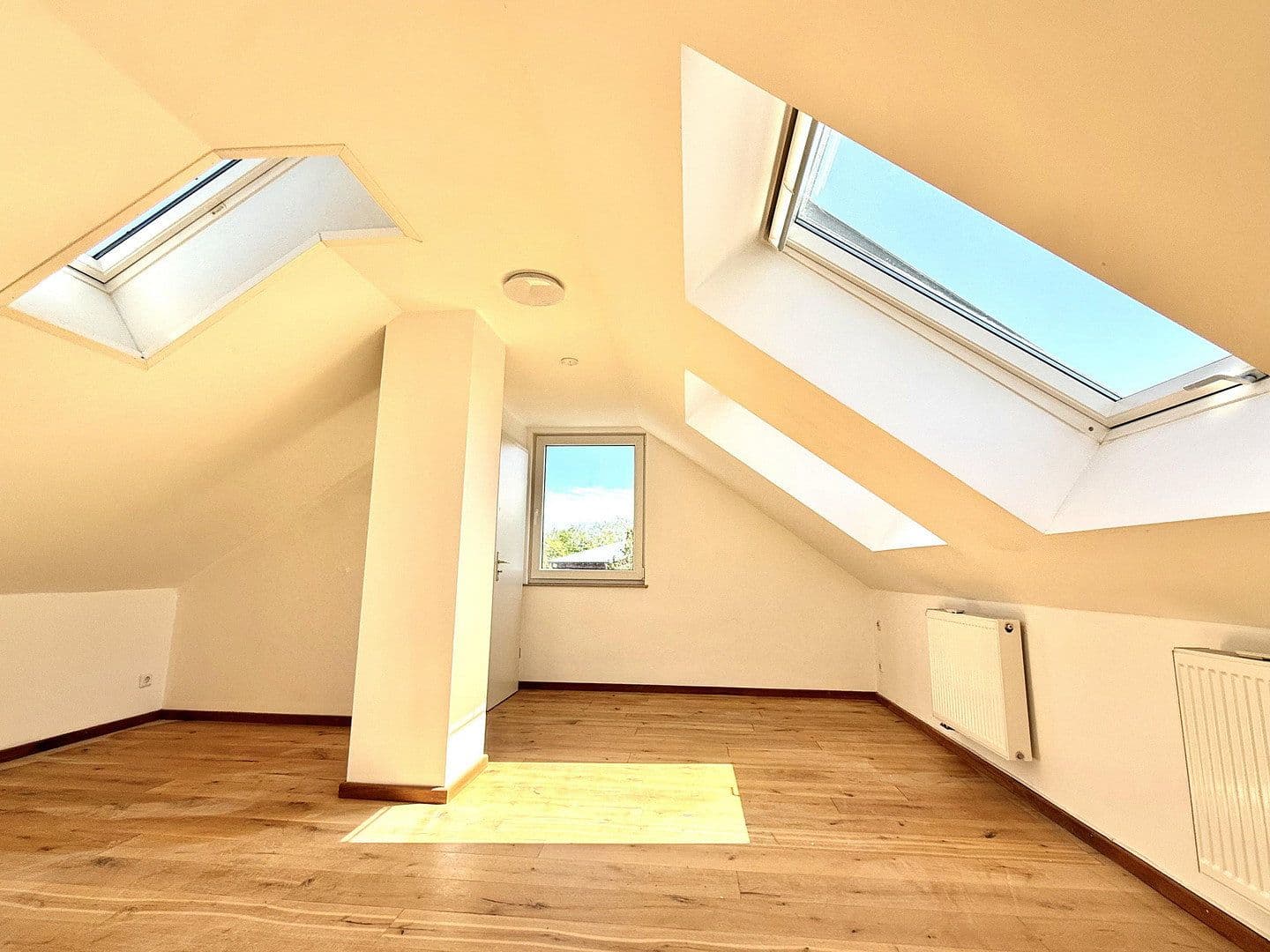 Predaj domu 91 m², pozemek 341 m², Kriftel, Hesensko Predaj domu 91 m², pozemek 341 m², Kriftel, Hesensko