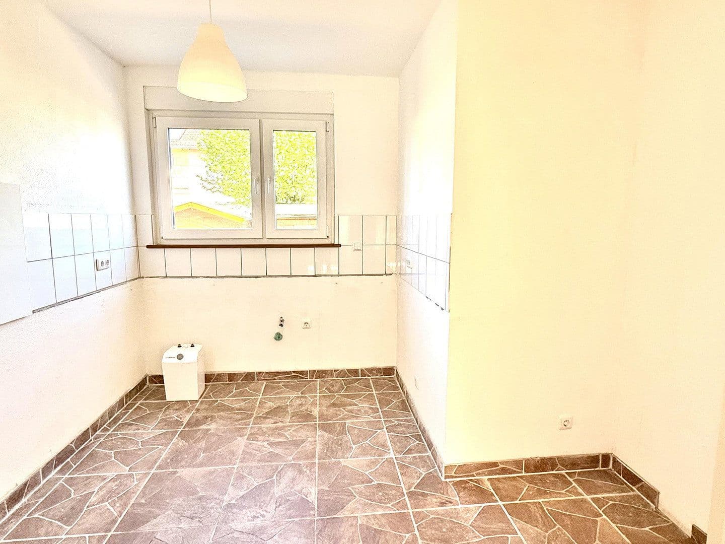 Predaj domu 91 m², pozemek 341 m², Kriftel, Hesensko Predaj domu 91 m², pozemek 341 m², Kriftel, Hesensko
