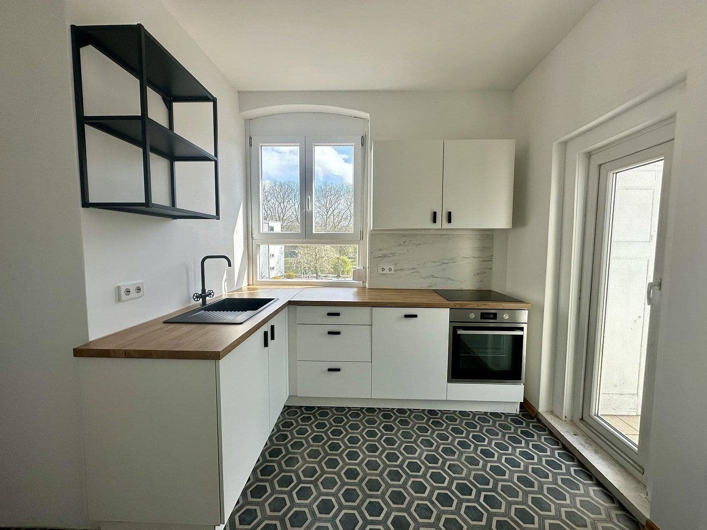 Prenájom bytu 3-izbový 78 m², Achtungstraße 9, Heilbronn, Bádensko-Wurttembersko Prenájom bytu 3-izbový 78 m², Achtungstraße 9, Heilbronn, Bádensko-Wurttembersko