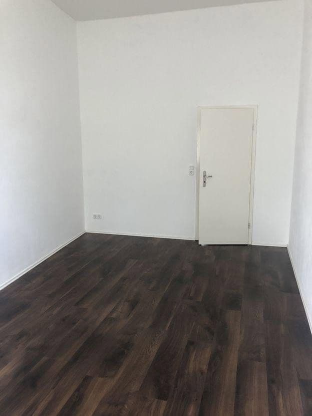 Prenájom bytu 4-izbový 105 m², Leipzigerstraße 19, 15232, Brandenbursko Prenájom bytu 4-izbový 105 m², Leipzigerstraße 19, 15232, Brandenbursko