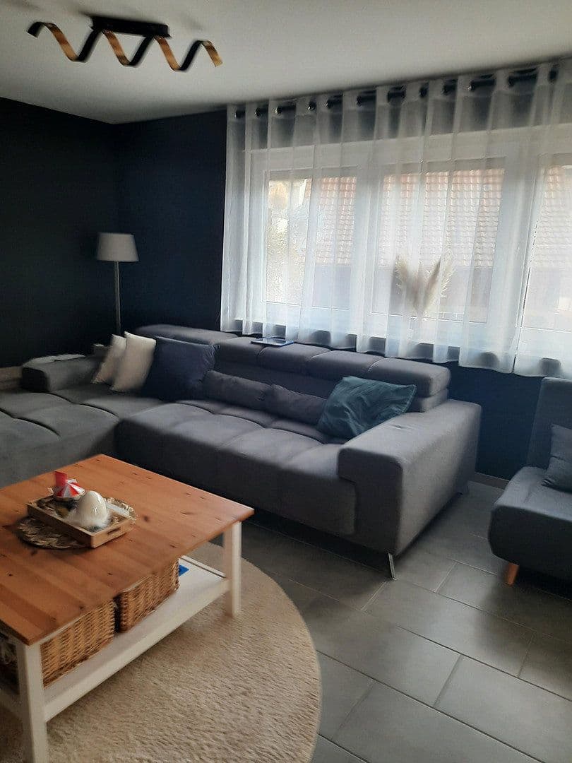 Prenájom bytu 4-izbový 104 m², Neuffen, Bádensko-Wurttembersko Prenájom bytu 4-izbový 104 m², Neuffen, Bádensko-Wurttembersko