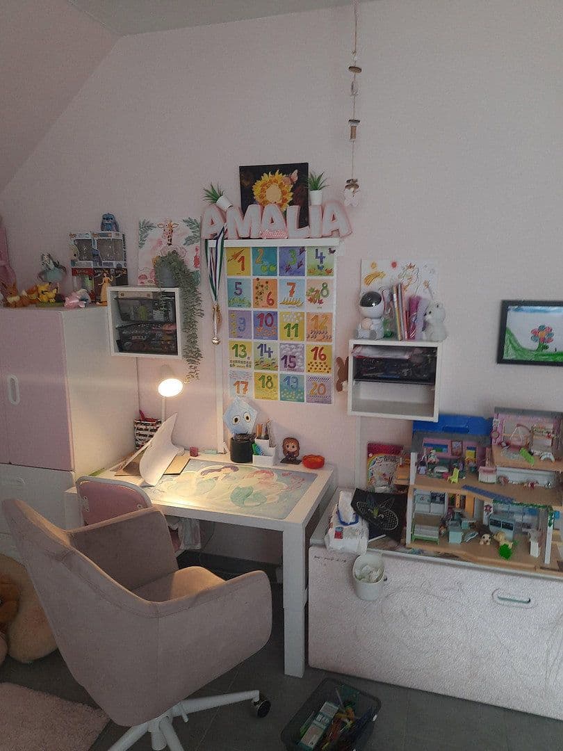 Prenájom bytu 4-izbový 104 m², Neuffen, Bádensko-Wurttembersko Prenájom bytu 4-izbový 104 m², Neuffen, Bádensko-Wurttembersko