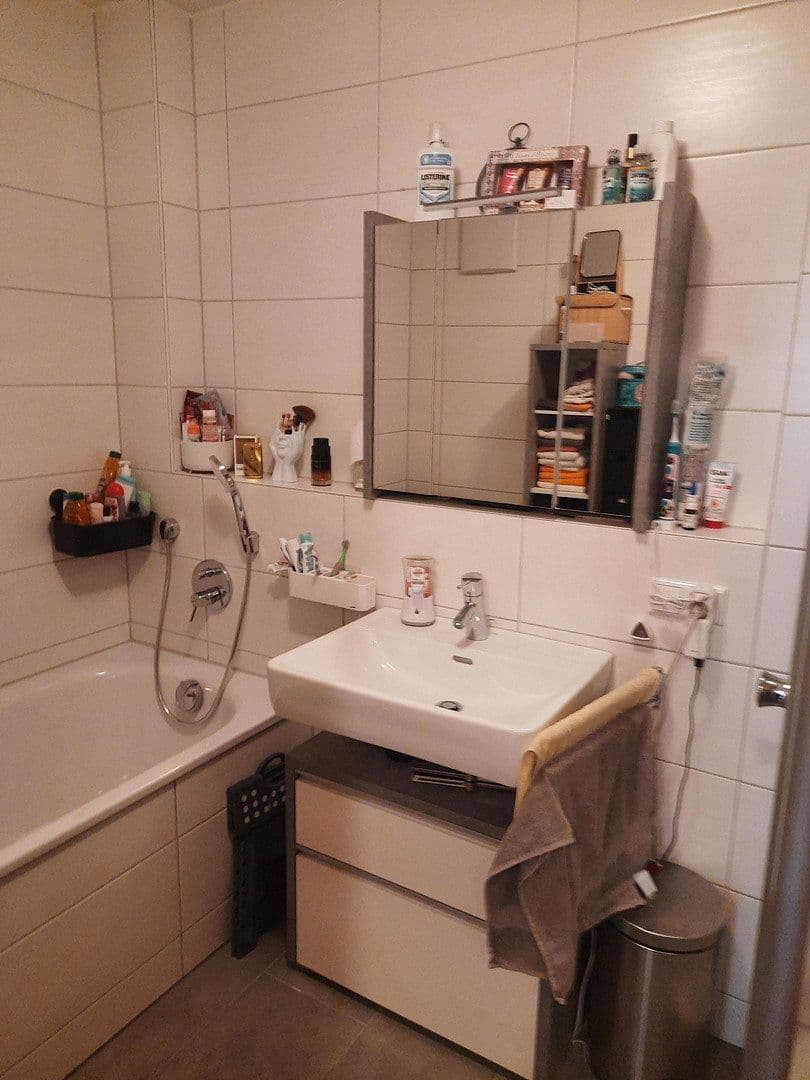 Prenájom bytu 4-izbový 104 m², Neuffen, Bádensko-Wurttembersko Prenájom bytu 4-izbový 104 m², Neuffen, Bádensko-Wurttembersko