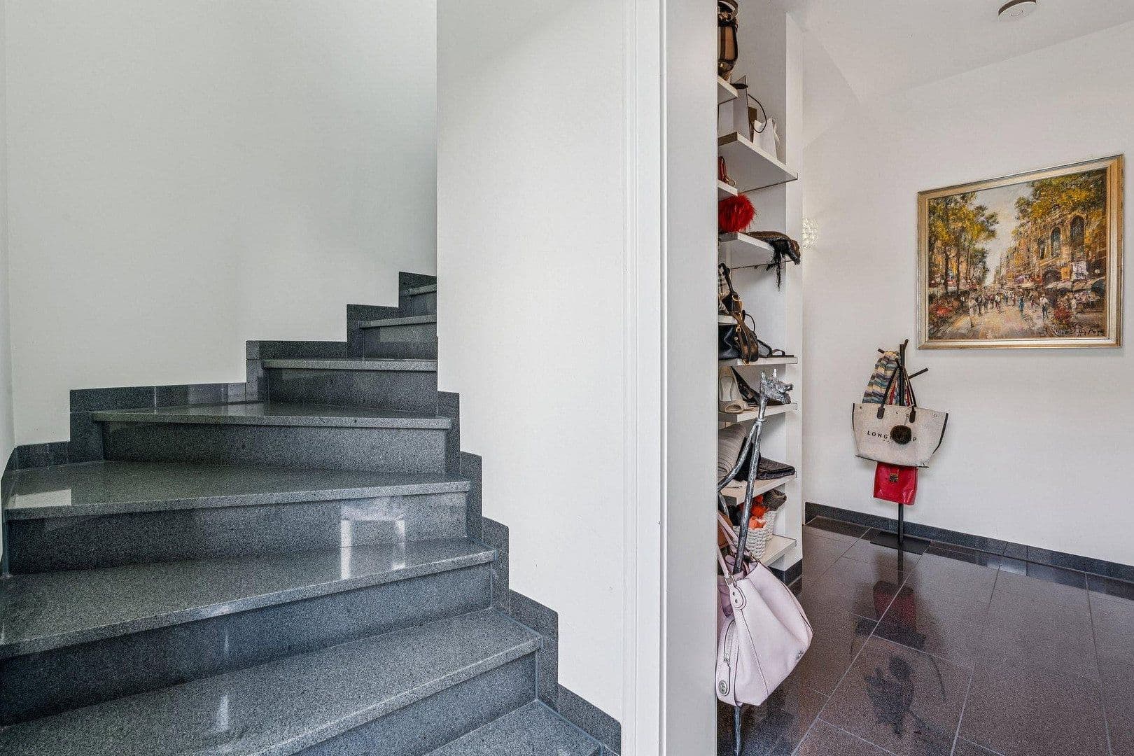 Predaj domu 285 m², pozemek 563 m², Ulm, Bádensko-Wurttembersko Predaj domu 285 m², pozemek 563 m², Ulm, Bádensko-Wurttembersko