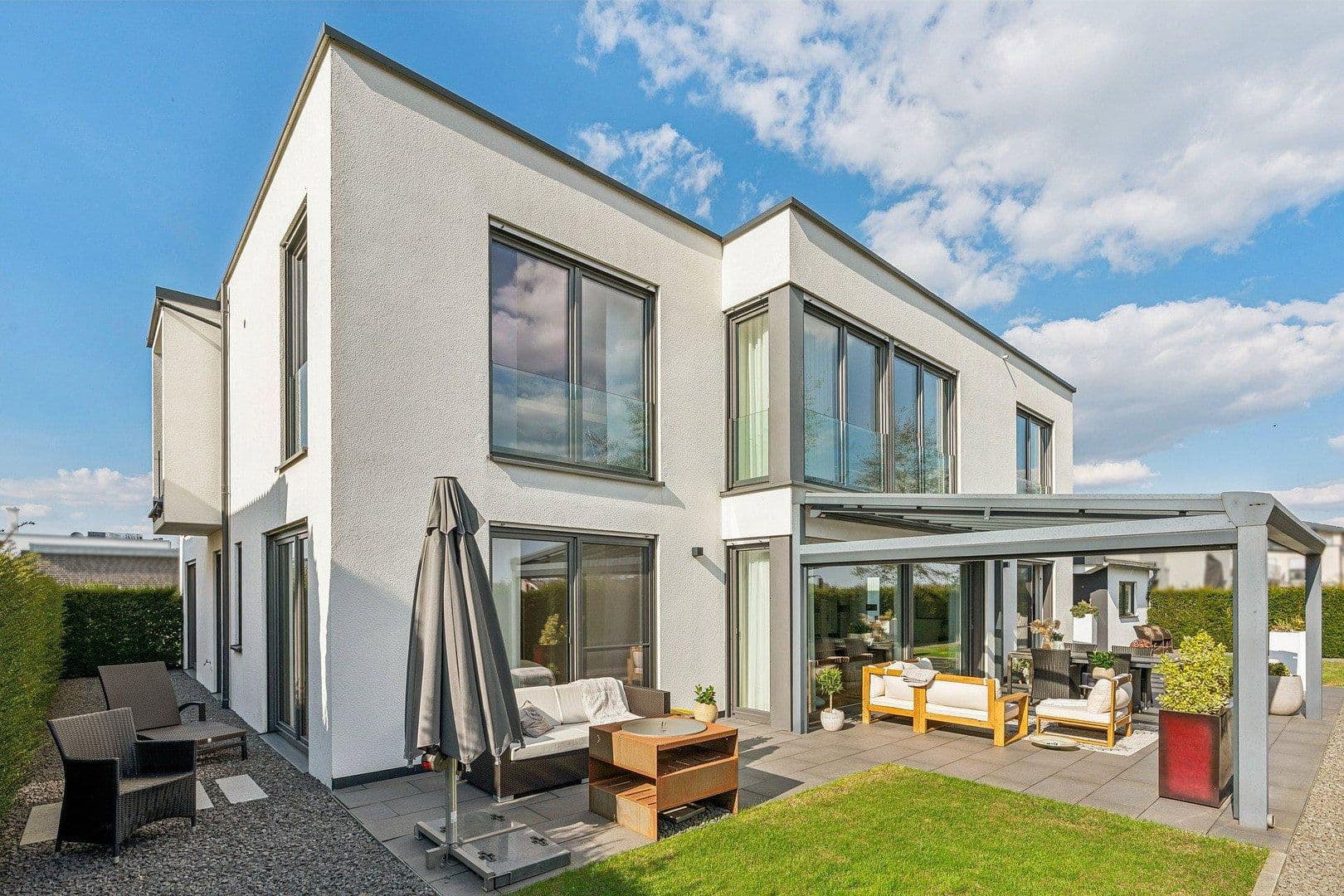 Predaj domu 285 m², pozemek 563 m², Ulm, Bádensko-Wurttembersko Predaj domu 285 m², pozemek 563 m², Ulm, Bádensko-Wurttembersko