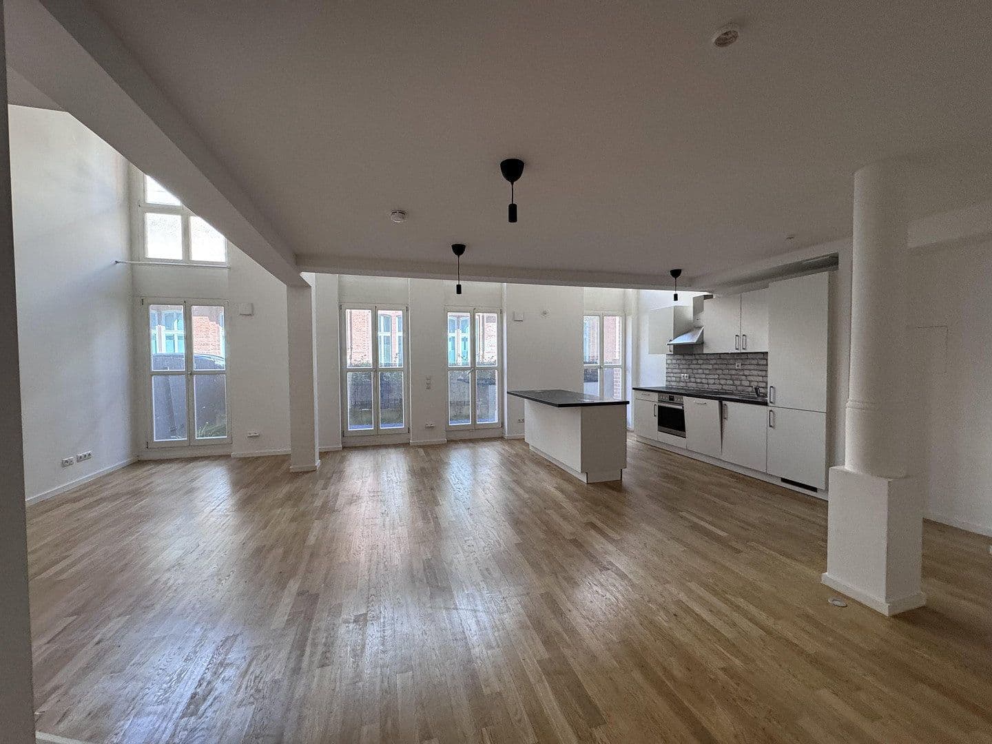 Prenájom bytu 3-izbový 96 m², Berlin, Berlín Prenájom bytu 3-izbový 96 m², Berlin, Berlín