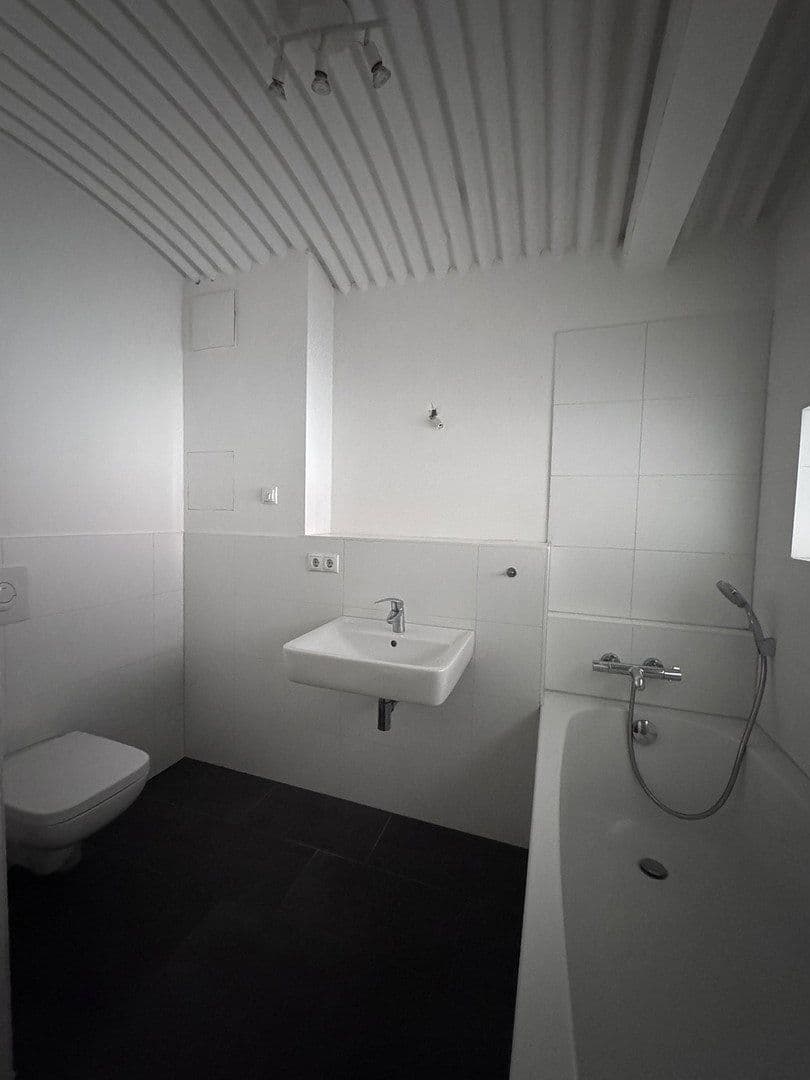 Prenájom bytu 3-izbový 96 m², Berlin, Berlín Prenájom bytu 3-izbový 96 m², Berlin, Berlín
