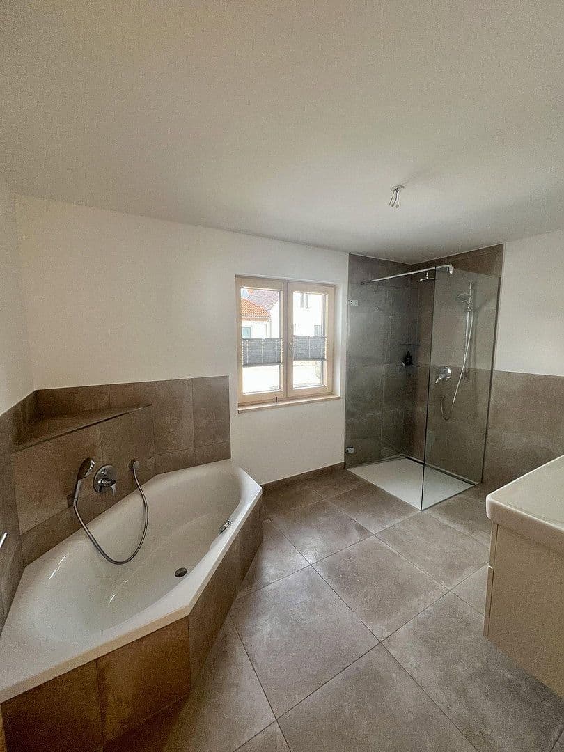 Prenájom bytu 4-izbový 117 m², Markt Inersdorf, Bavorsko Prenájom bytu 4-izbový 117 m², Markt Inersdorf, Bavorsko