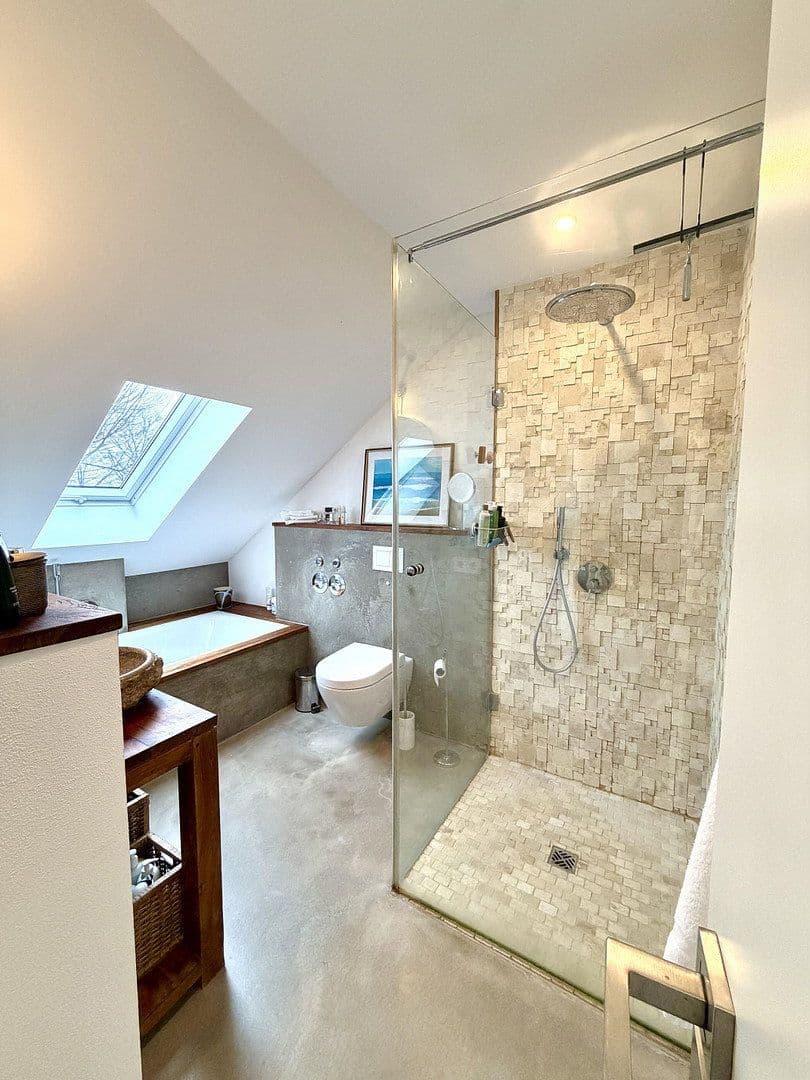 Predaj domu 285 m², pozemek 672 m², windach, Bavorsko Predaj domu 285 m², pozemek 672 m², windach, Bavorsko