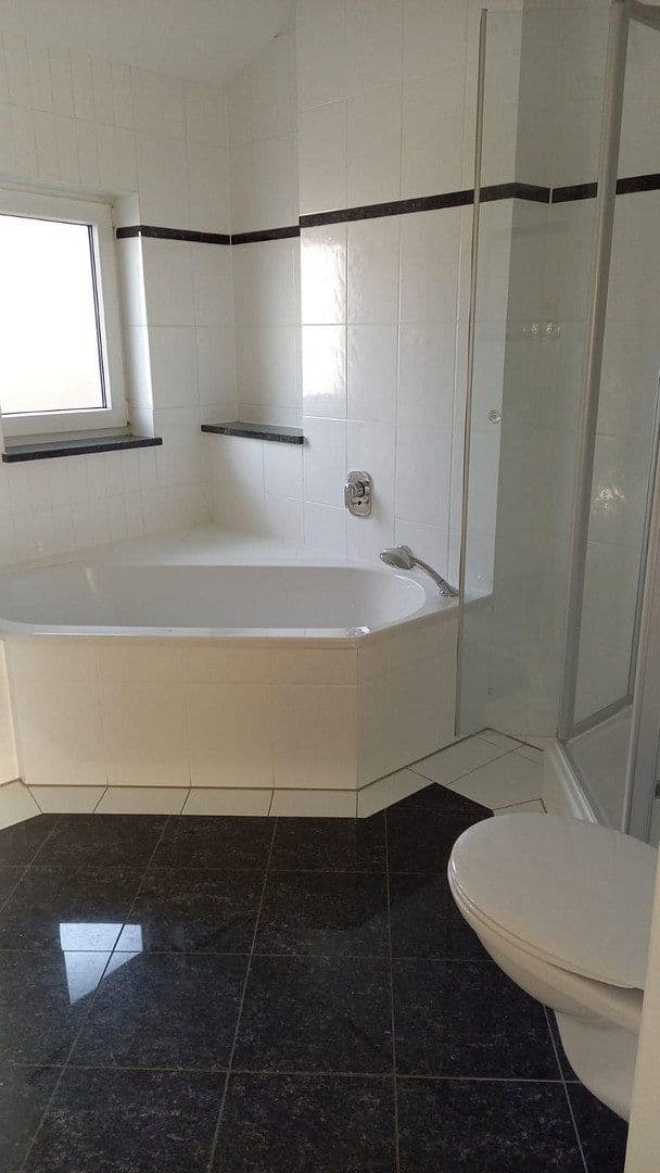 Prenájom domu 174 m², pozemek 256 m², München, Bavorsko Prenájom domu 174 m², pozemek 256 m², München, Bavorsko
