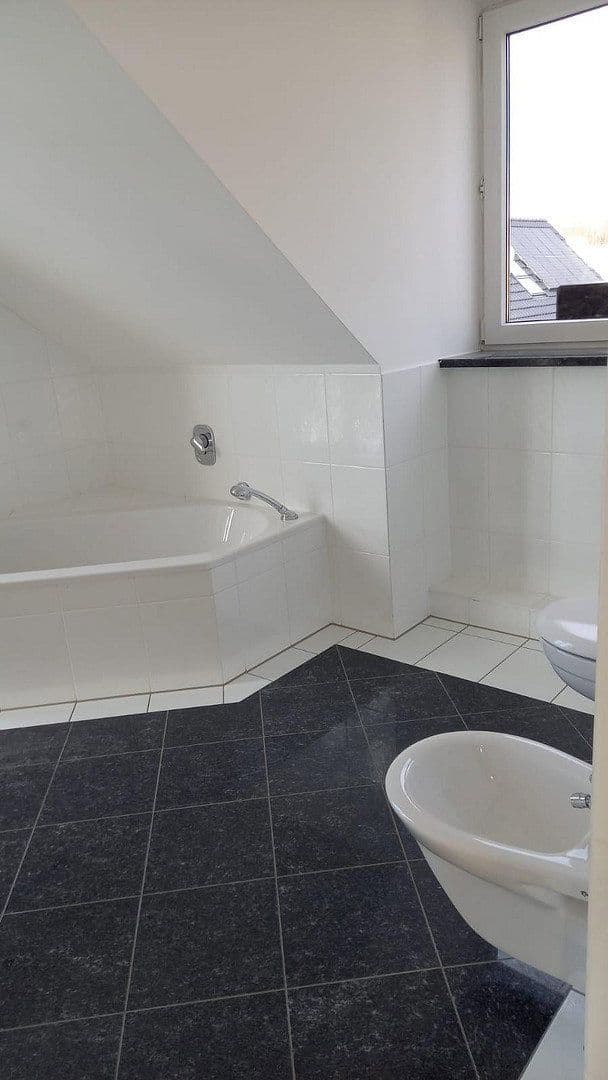 Prenájom domu 174 m², pozemek 256 m², München, Bavorsko Prenájom domu 174 m², pozemek 256 m², München, Bavorsko