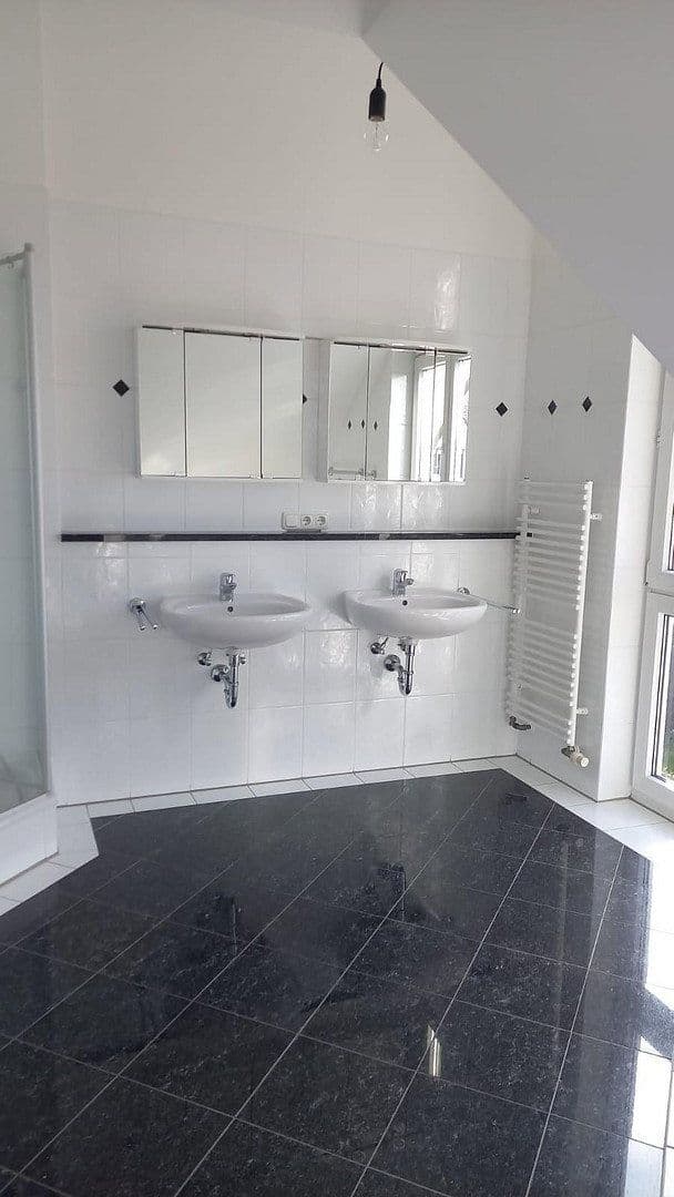 Prenájom domu 174 m², pozemek 256 m², München, Bavorsko Prenájom domu 174 m², pozemek 256 m², München, Bavorsko