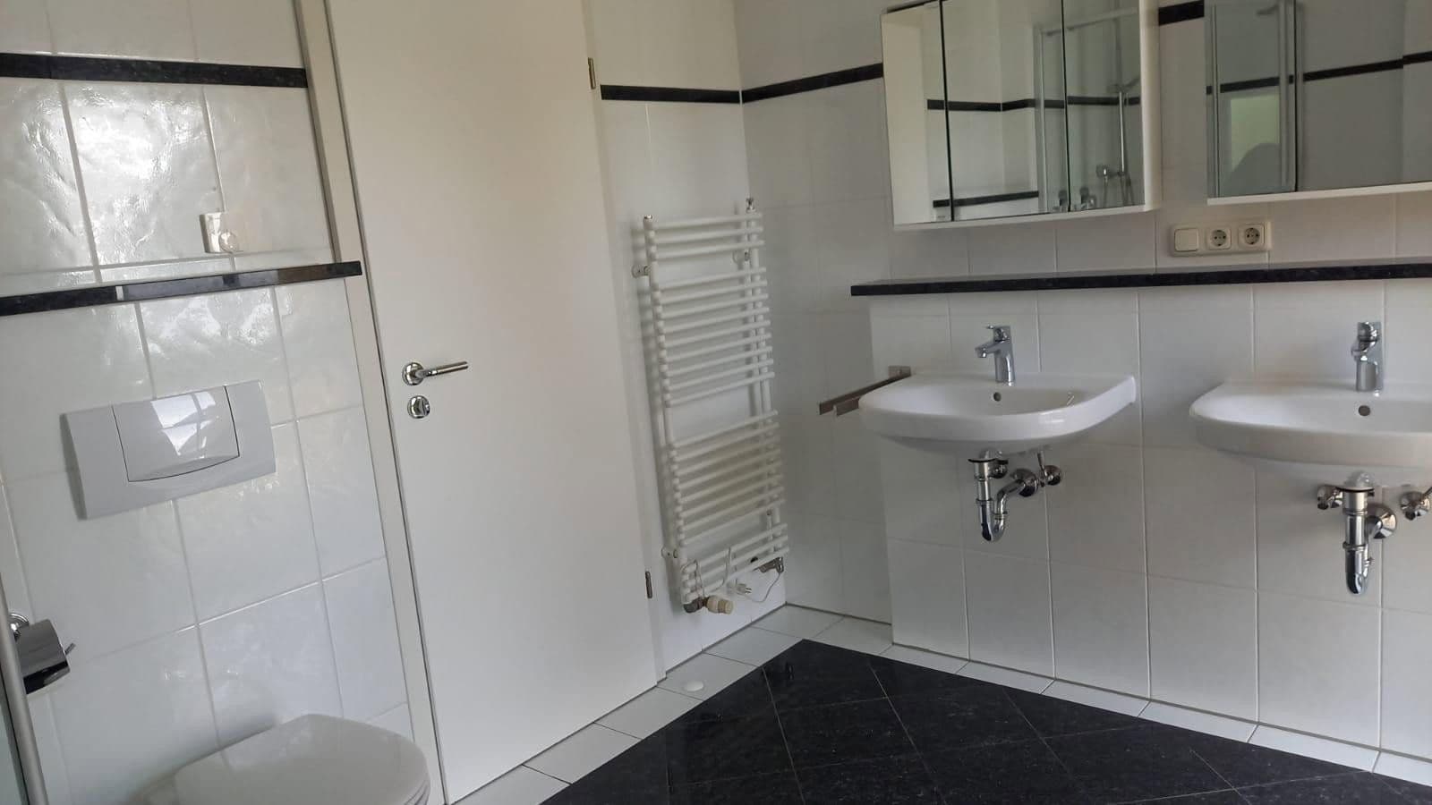 Prenájom domu 174 m², pozemek 256 m², München, Bavorsko Prenájom domu 174 m², pozemek 256 m², München, Bavorsko