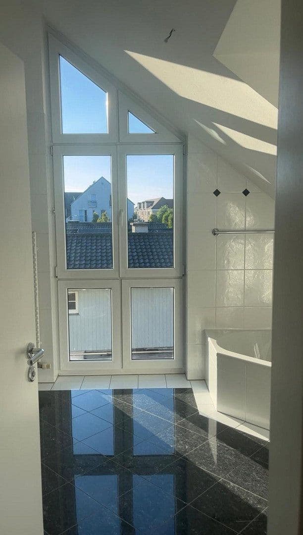 Prenájom domu 174 m², pozemek 256 m², München, Bavorsko Prenájom domu 174 m², pozemek 256 m², München, Bavorsko
