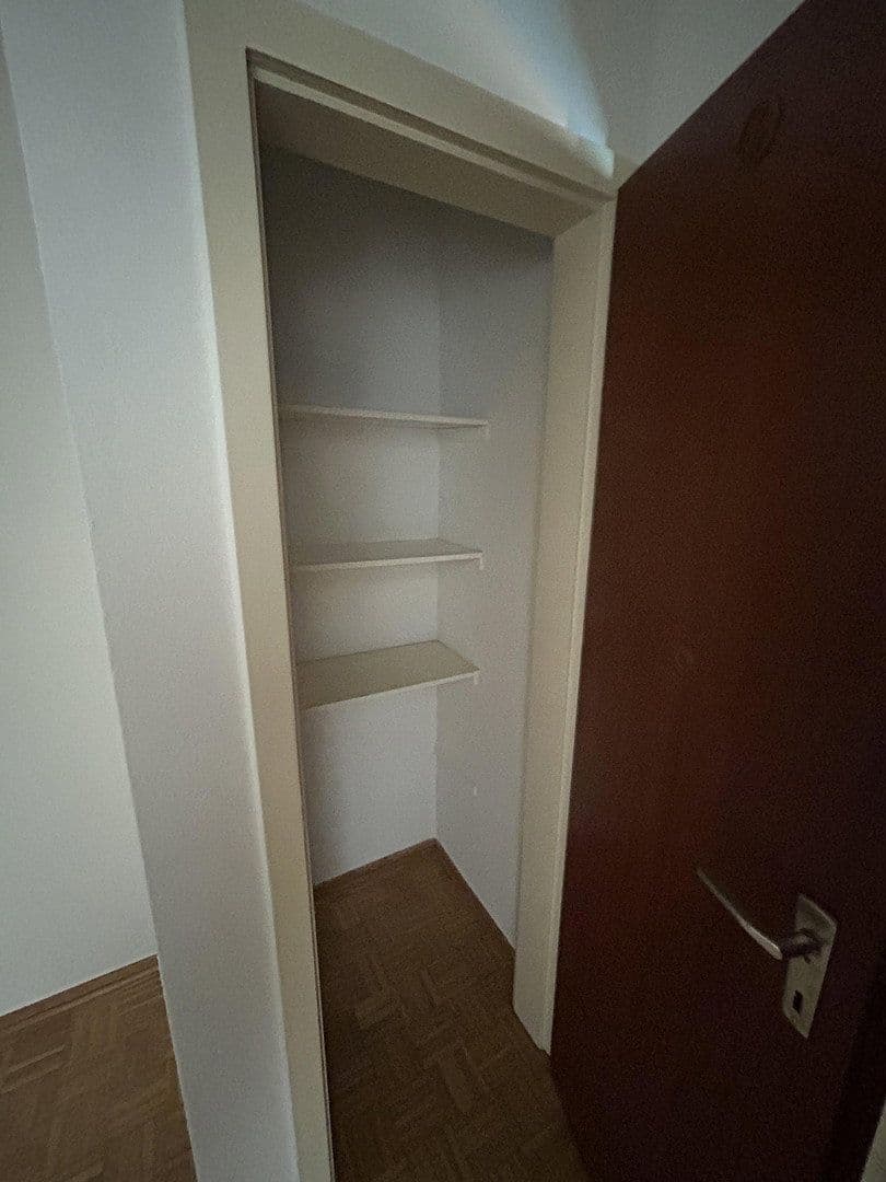 Prenájom bytu 1-izbový 39 m², Karl-Arnold-Straße 29, Meerbusch, Severné Porýnie - Westfálsko Prenájom bytu 1-izbový 39 m², Karl-Arnold-Straße 29, Meerbusch, Severné Porýnie - Westfálsko