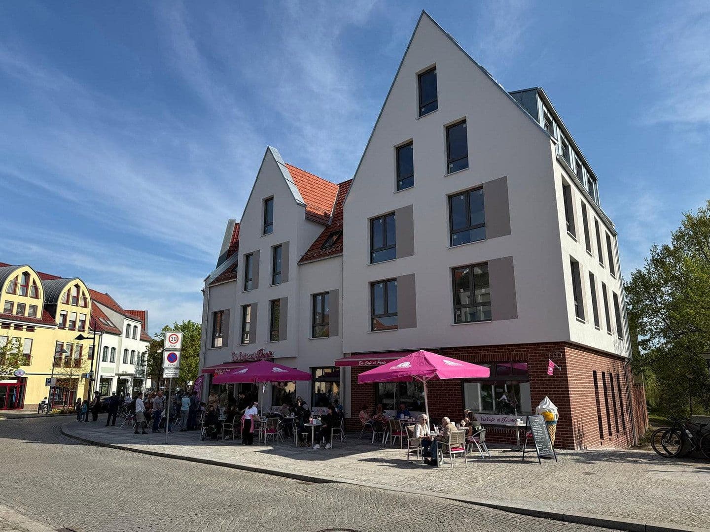Prenájom bytu 5-izbový 85 m², Brückenplatz 7, Lübben (Spreewald), Brandenbursko Prenájom bytu 5-izbový 85 m², Brückenplatz 7, Lübben (Spreewald), Brandenbursko