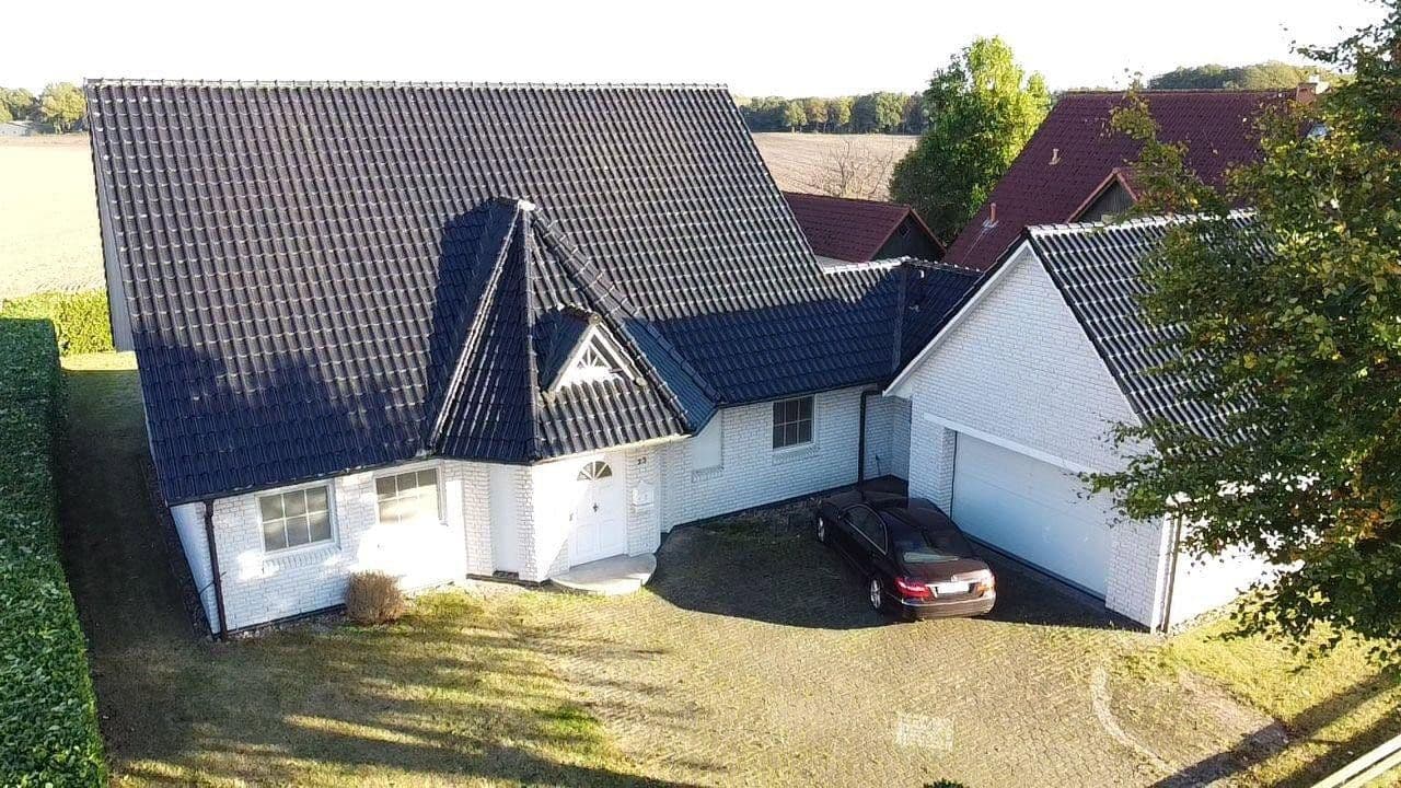 Predaj domu 240 m², pozemek 1.003 m², Buchenstraße 23, Kutenholz, Dolné Sasko Predaj domu 240 m², pozemek 1.003 m², Buchenstraße 23, Kutenholz, Dolné Sasko