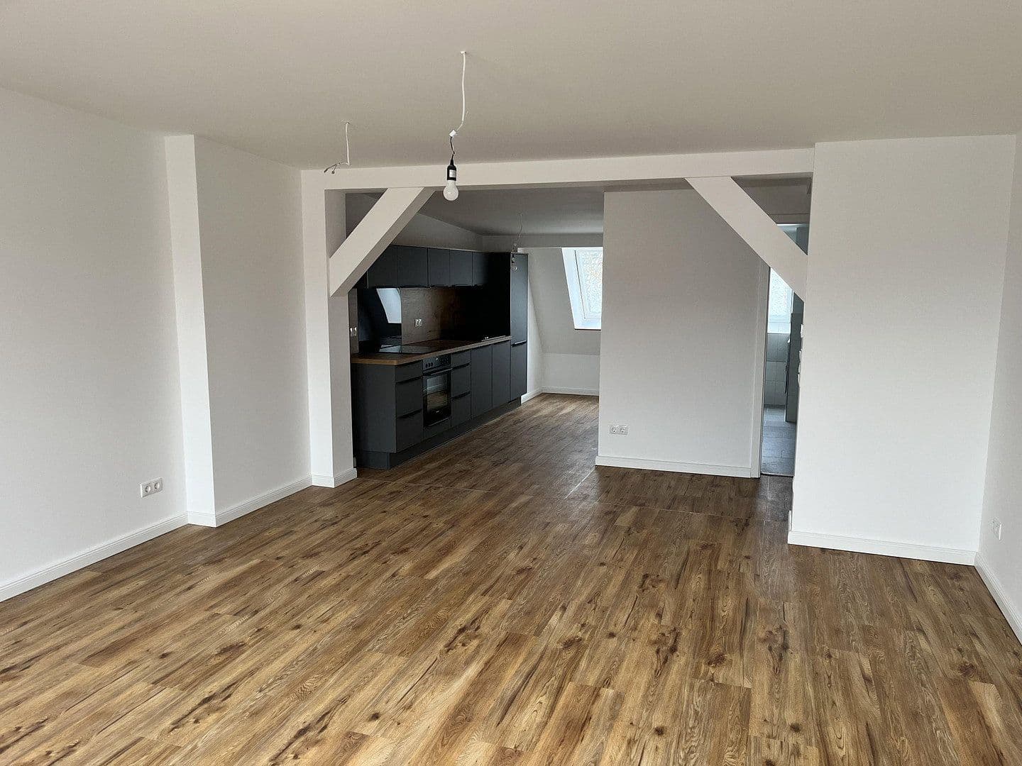 Prenájom bytu 3-izbový 102 m², Dietzgenstraße 93, Berlin, Berlín Prenájom bytu 3-izbový 102 m², Dietzgenstraße 93, Berlin, Berlín
