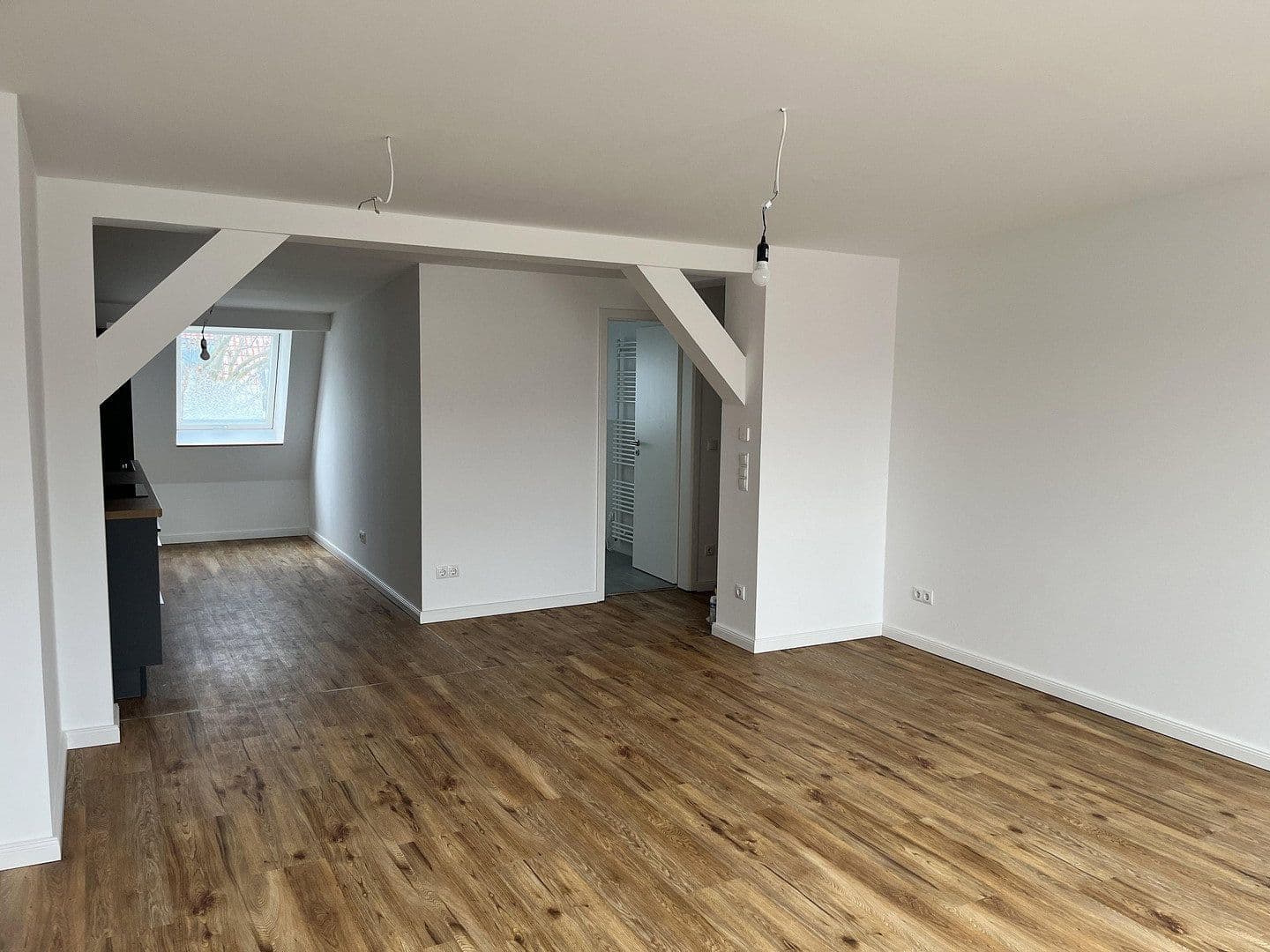 Prenájom bytu 3-izbový 102 m², Dietzgenstraße 93, Berlin, Berlín Prenájom bytu 3-izbový 102 m², Dietzgenstraße 93, Berlin, Berlín