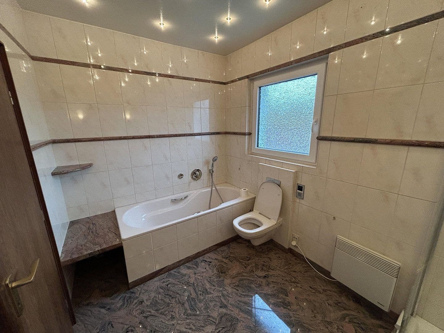 Prenájom bytu 4-izbový 136 m², Otto-Brenner-Straße 144, Bielefeld, Severné Porýnie - Westfálsko Prenájom bytu 4-izbový 136 m², Otto-Brenner-Straße 144, Bielefeld, Severné Porýnie - Westfálsko